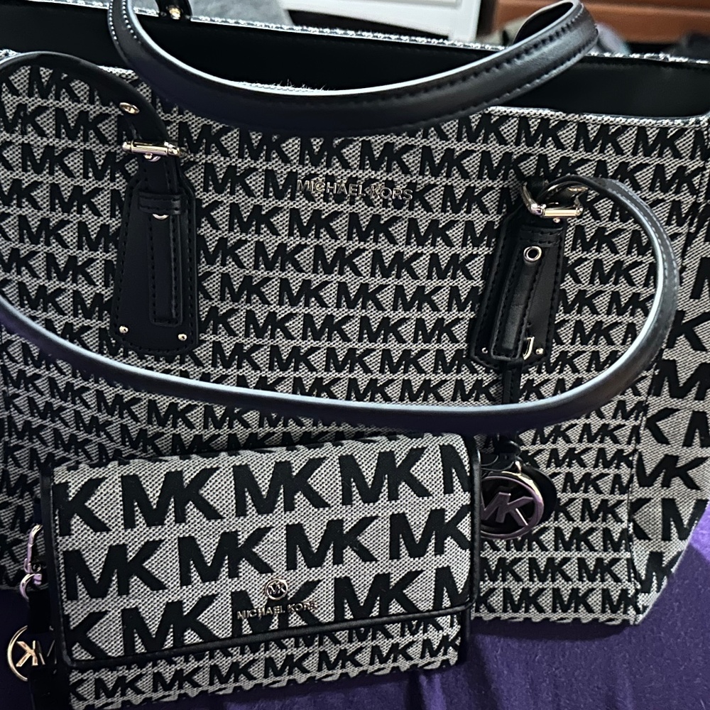 Micheal Kors purse and wallet